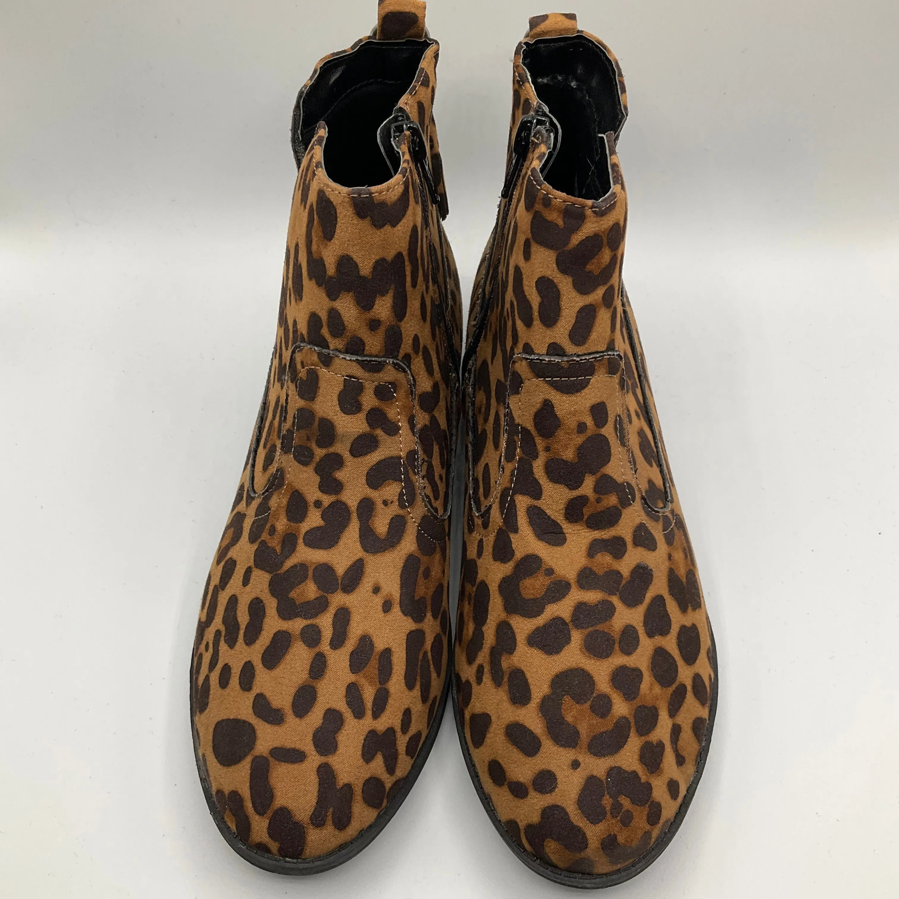 Boots Ankle Flats By Clothes Mentor In Animal Print, Size: 5