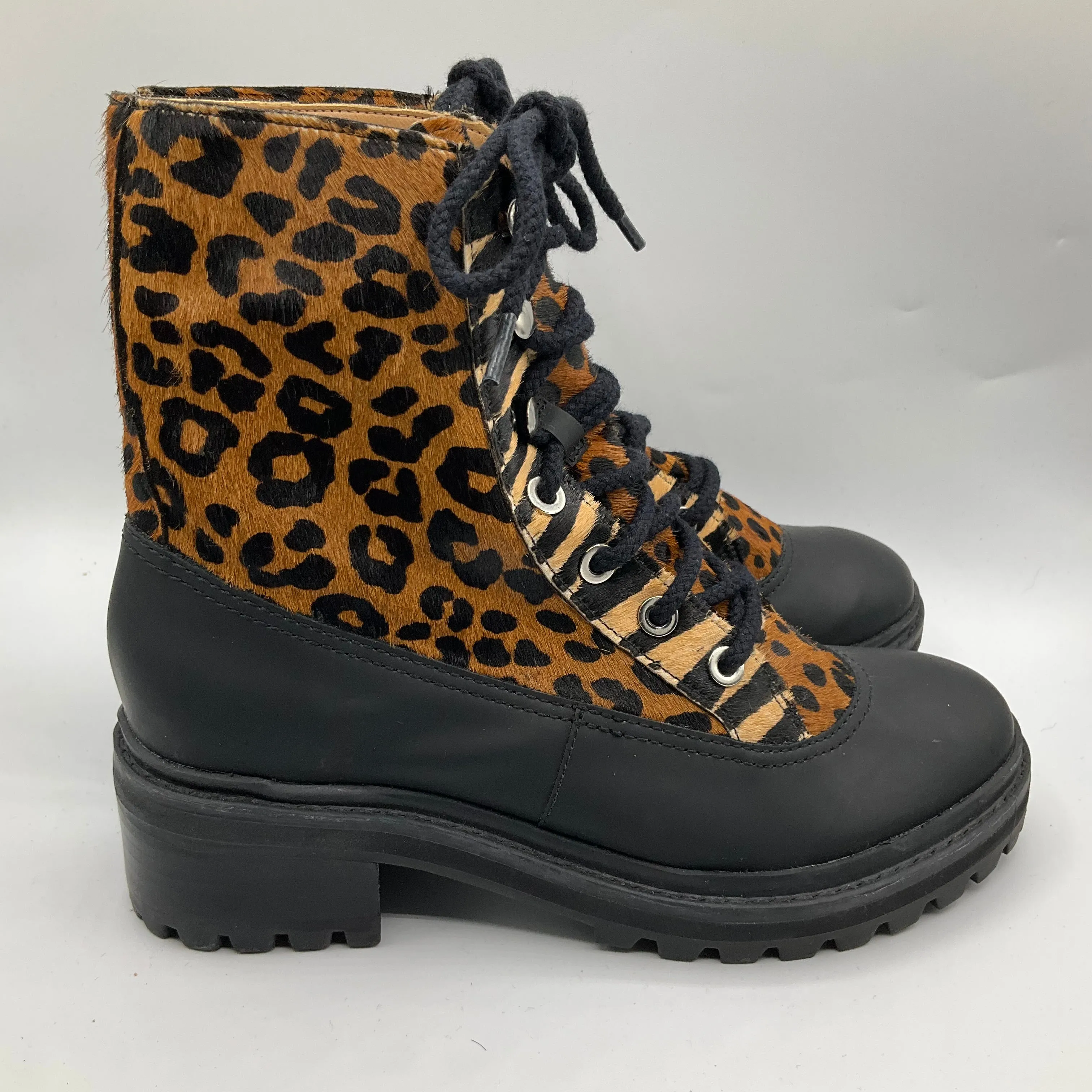 Boots Ankle Flats By Clothes Mentor In Animal Print, Size: 6.5