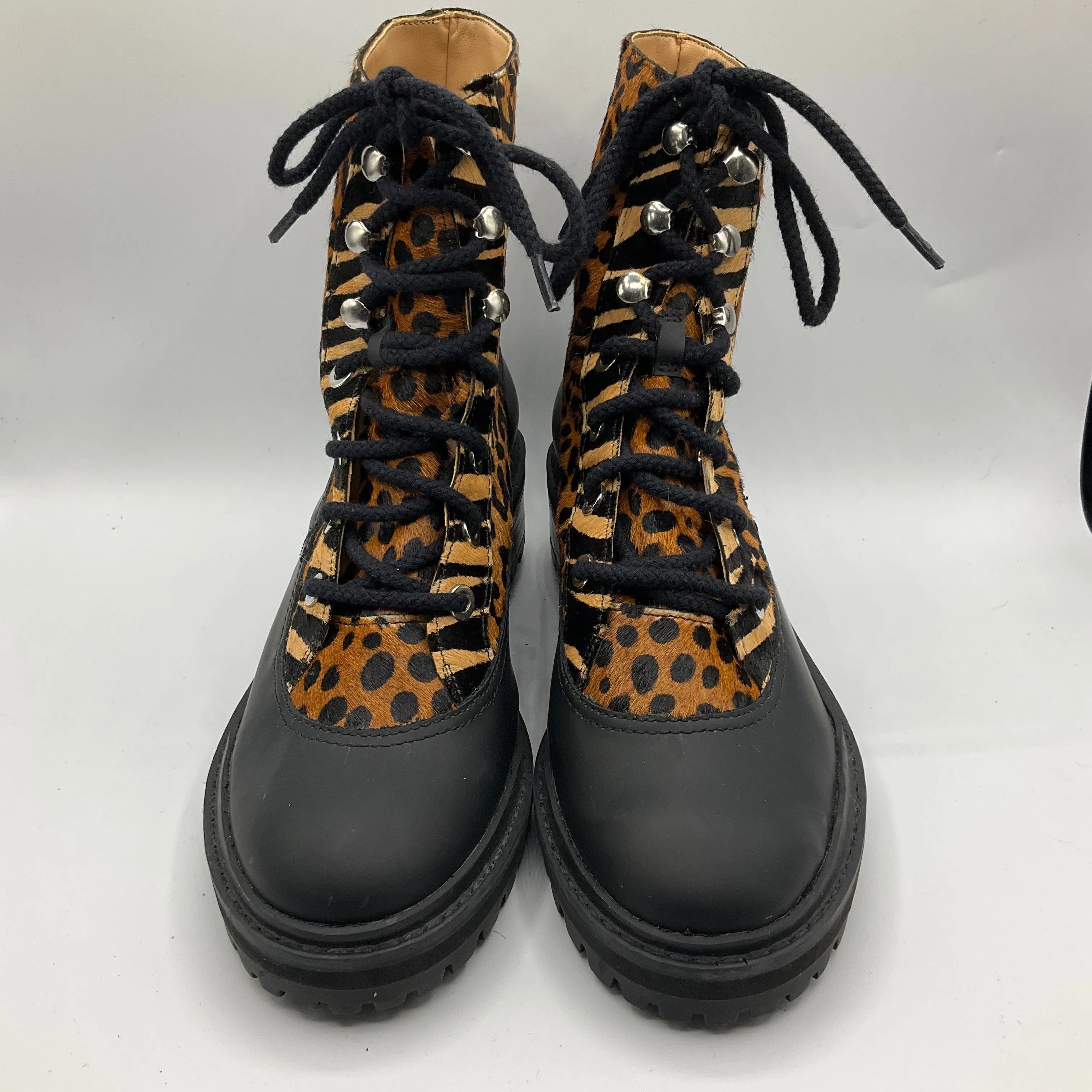 Boots Ankle Flats By Clothes Mentor In Animal Print, Size: 6.5