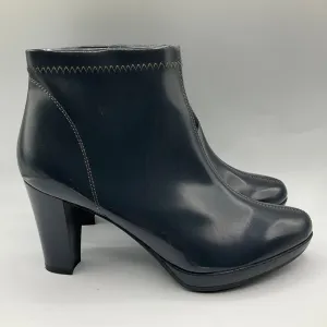 Boots Ankle Heels By Clothes Mentor In Grey, Size: 8.5