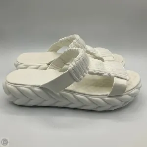 Sandals Flip Flops By Clothes Mentor In White, Size: 10