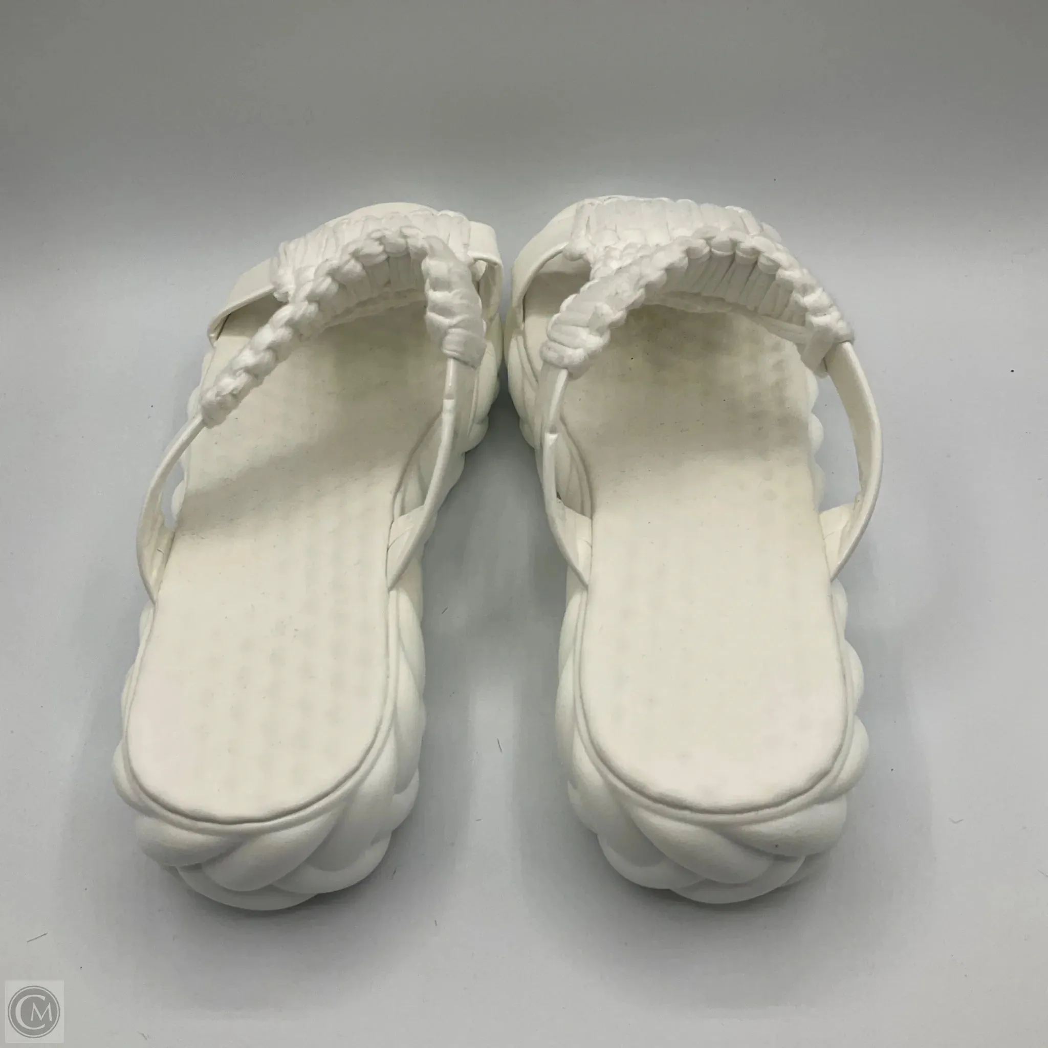 Sandals Flip Flops By Clothes Mentor In White, Size: 10