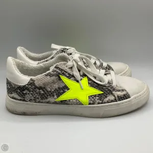 Shoes Sneakers By Clothes Mentor In Animal Print, Size: 7.5
