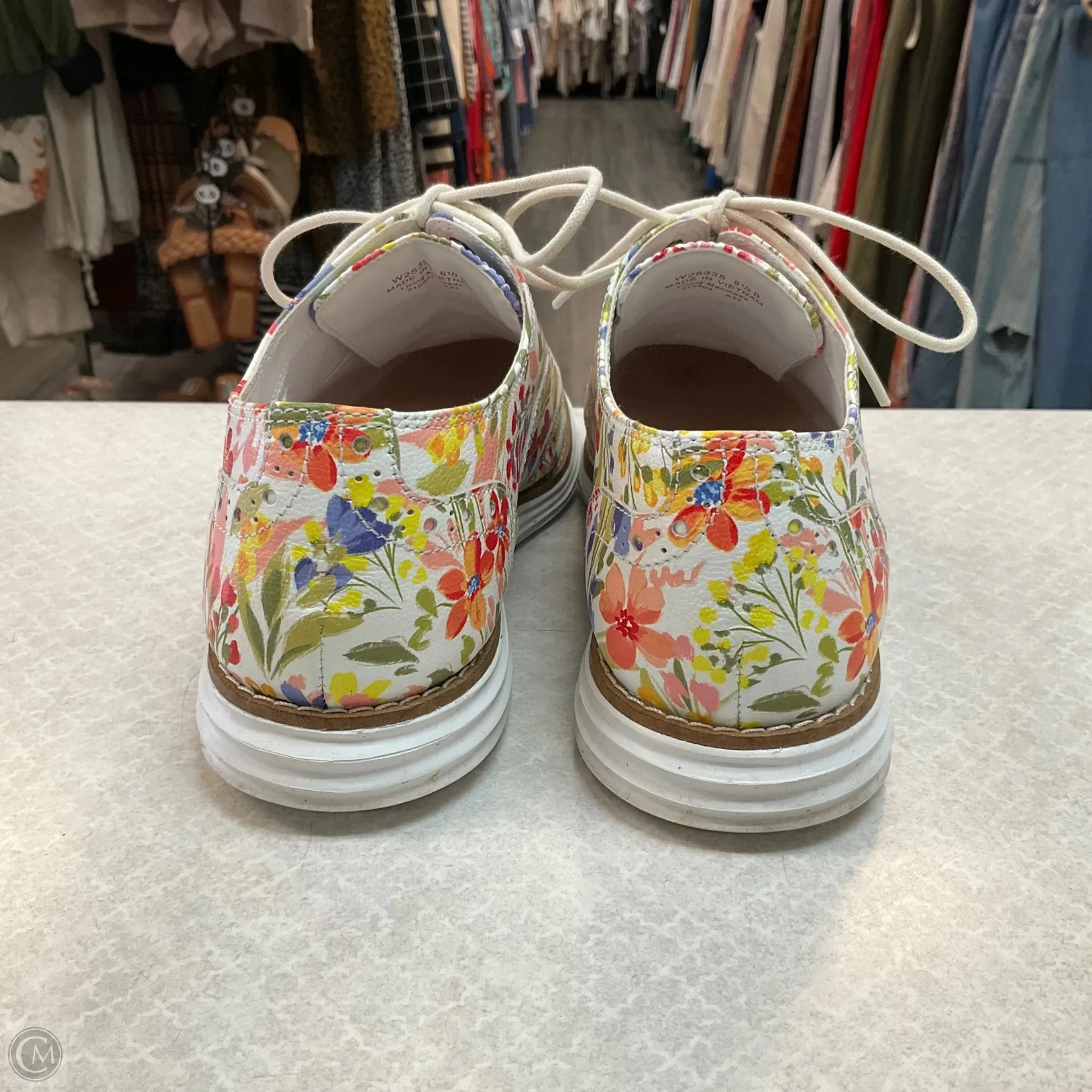 Shoes Sneakers By Clothes Mentor In Floral Print, Size: 6.5