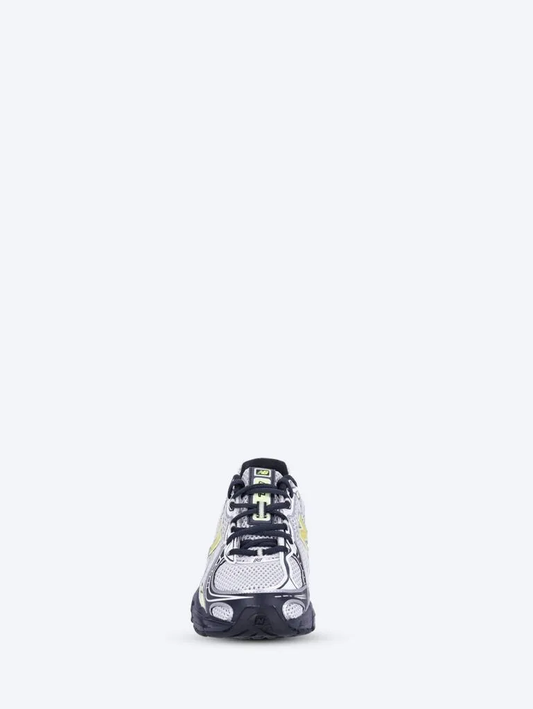 U740fr2 sneakers